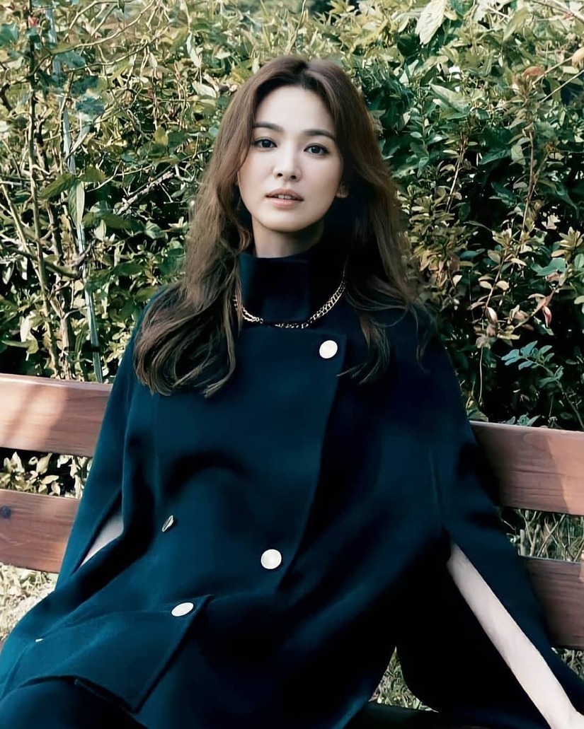 Song Hye Kyo lộ dấu hiệu mệt mỏi trong bộ ảnh mới