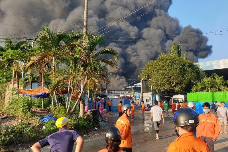 Công ty xử lý mội trường tại Bình Dương đang chìm trong biển lửa