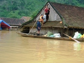 Mỗi tỉnh bị lũ lụt được cấp thêm 2 tấn hóa chất khử khuẩn 