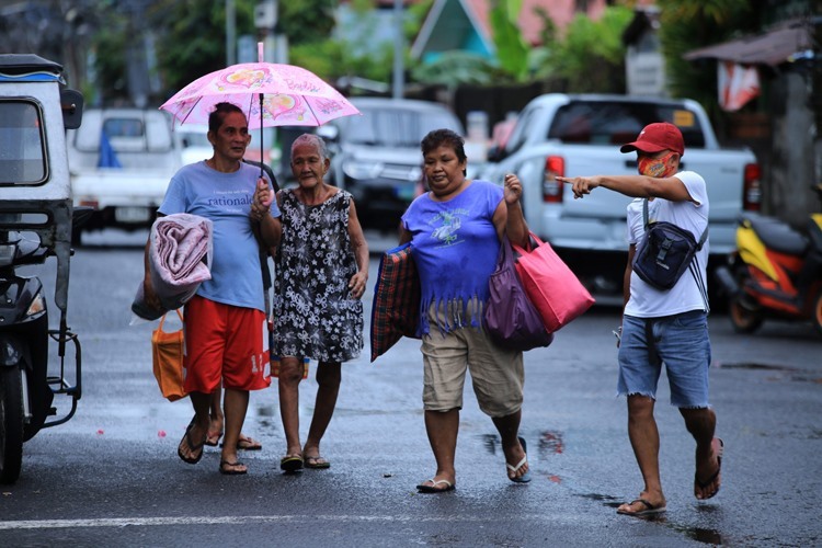 Bão Molave đổ bộ Philippines, gần 9.000 người phải rời bỏ nhà cửa 
