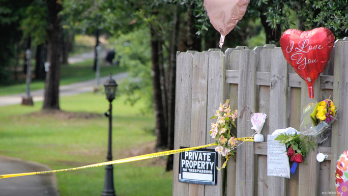 Bé trai 3 tuổi thiệt mạng trong tiệc sinh nhật của mình khi nghịch súng của người thân