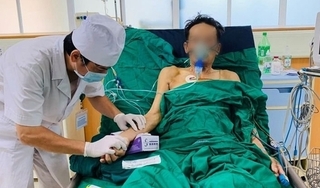 Cứu người đàn ông nghiện rượu ho ra nửa lít máu mỗi lần