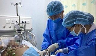 Bị 2 bạn dìm đầu xuống nước để trêu đùa, bé trai nguy kịch vì ngạt