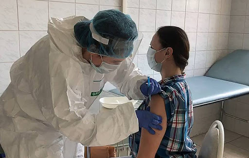 Nga tạm dừng thử nghiệm vaccine Covid-19 do không sản xuất kịp