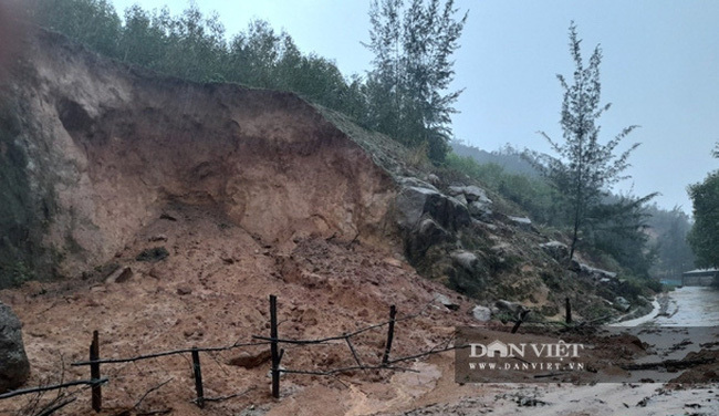 Hà Tĩnh: Sạt lở núi ở 2 xã, ban hành 7 lệnh sơ tán dân khẩn cấp