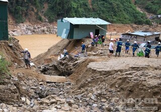 Quảng Nam đề nghị Chính phủ cứu nạn khẩn cấp cho 3.000 người bị cô lập