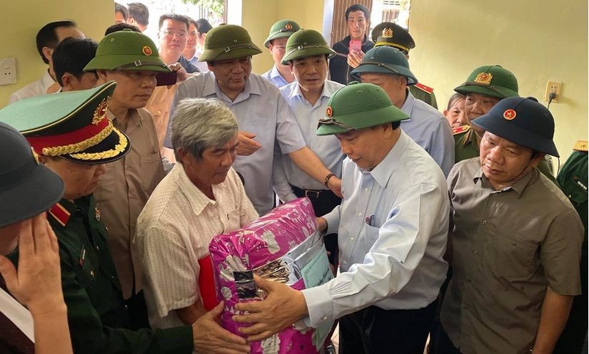 Quảng Ngãi: Thủ tướng Chính phủ Nguyễn Xuân Phúc thăm người dân vùng tâm bão số 9. 1