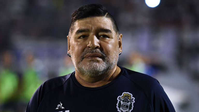 Maradona nhập viện vì một biến chứng lạ trong não