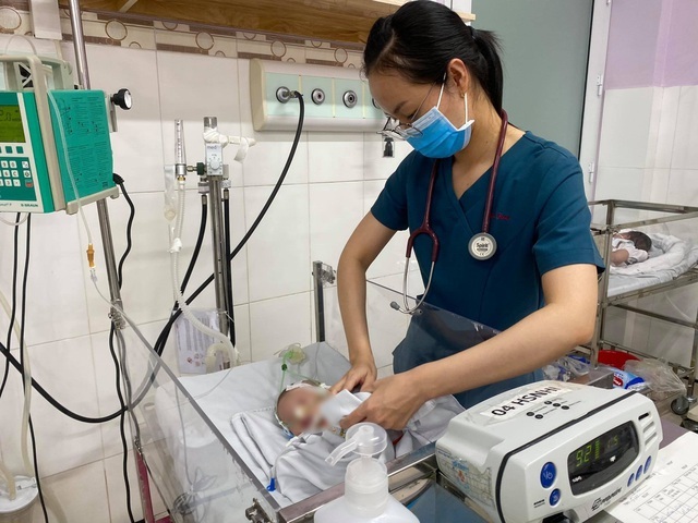 Bé sơ sinh bị bỏ rơi ở Bệnh viện quận Thủ Đức