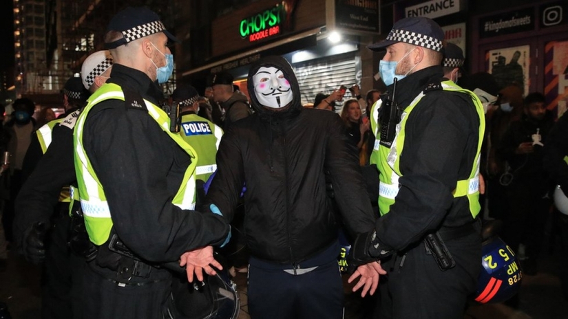 Cảnh sát Anh bắt giữ 104 người vi phạm lệnh phong tỏa mới ban hành