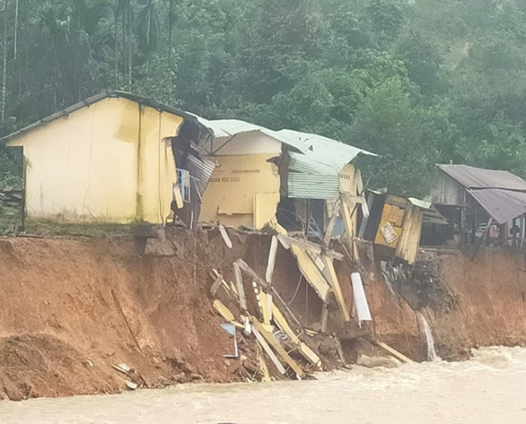 14 ngôi nhà ở xã Trà Leng bị cuốn trôi do mưa lớn gât sạt lở