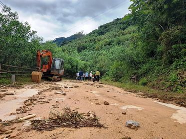 Cận cảnh sạt lở hiếm thấy tàn phá miền núi Bình Định