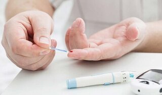 Tự điều trị bệnh tiểu đường bằng thuốc 'gia truyền', người phụ nữ suýt mất mạng