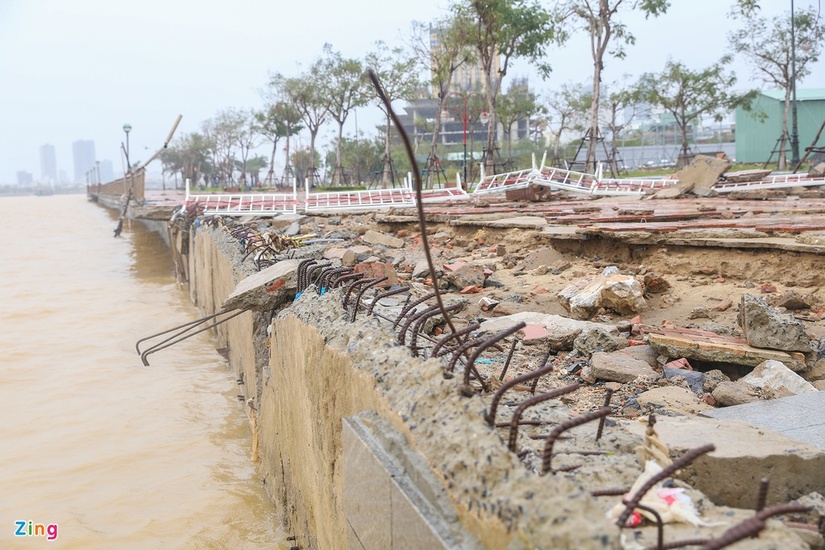 Vỉa hè, bờ kè ở Đà Nẵng tan hoang do 'bão tiếp bão'