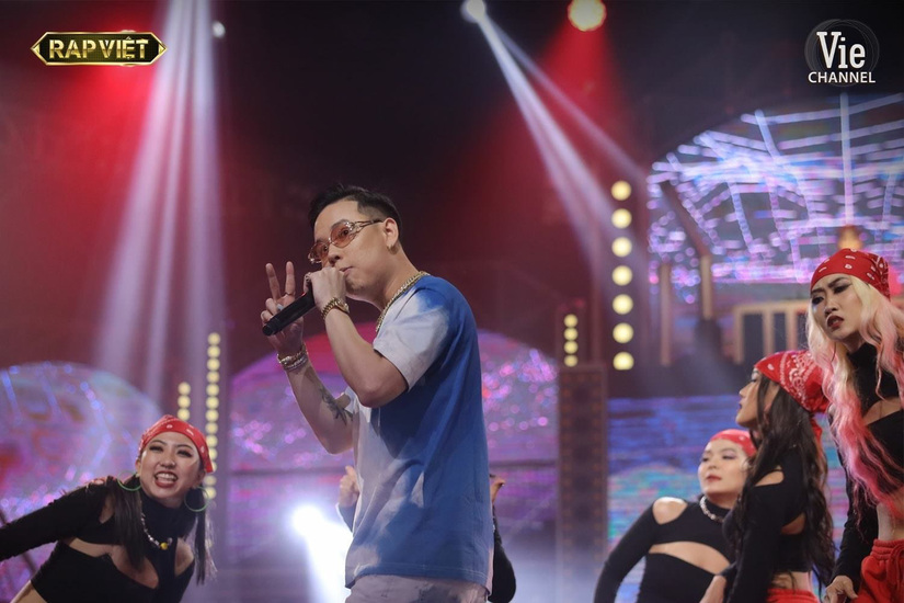 Dân mạng 'dậy sóng' vì tiết mục Andree trong chung kết Rap Việt có ca từ 'nhạy cảm'