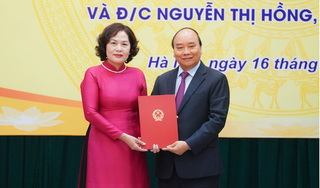Trao quyết định bổ nhiệm nữ Thống đốc Ngân hàng Nhà nước đầu tiên Nguyễn Thị Hồng