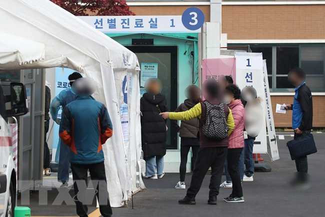 Hàn Quốc siết chặt giãn cách xã hội tại Seoul vì số ca nhiễm mới lại tăng nhanh