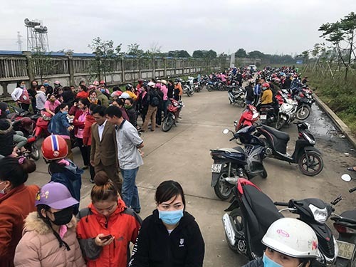 Hàng trăm công nhân công ty may ở Nghệ An bất ngờ bị cho nghỉ việc