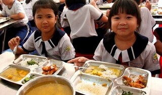 Bữa ăn học đường: Giám sát khó thế sao?