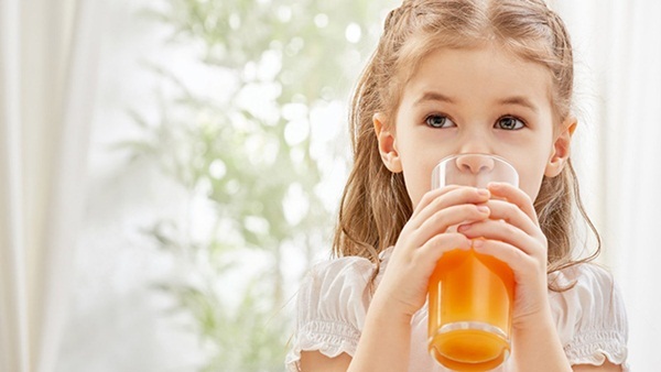 6 sai lầm khi uống nước cam gây áp lực cho dạ dày