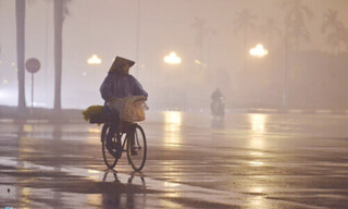 Sương mù bao phủ khắp Bắc Bộ, Nam Bộ mưa giông