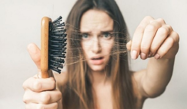 7 thói quen khiến tóc khô xơ và dễ gãy rụng