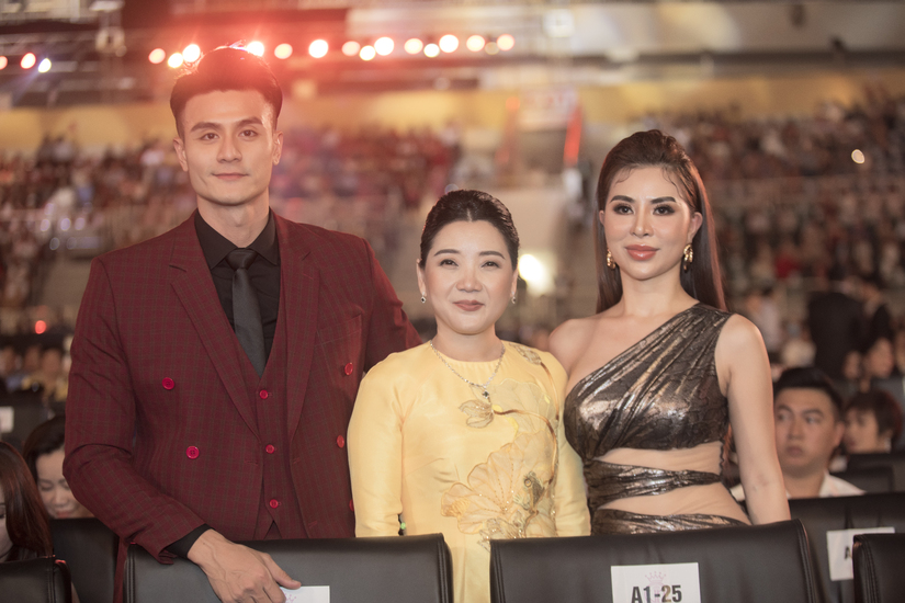 Nam thần Vĩnh Thụy xuất hiện lịch lãm tại chung kết Hoa hậu Việt Nam