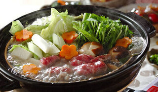 Lẩu bò đừng nên ăn cùng loại rau này vì có thể gây đau bụng, đầy hơi