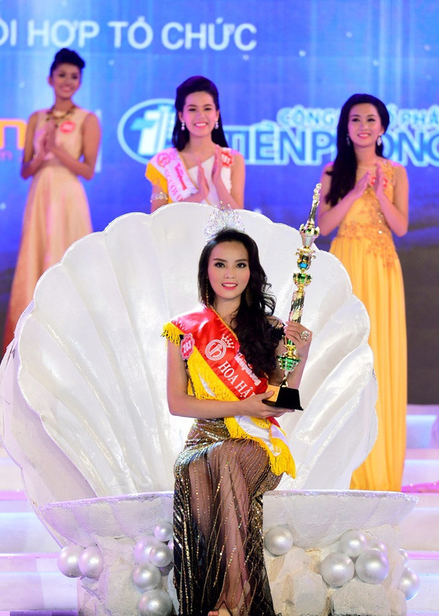 Soi biểu tượng quyền lực của Hoa hậu Việt Nam trong Thập kỷ hương sắc