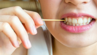 7 thói quen hủy hoại hàm răng mà nhiều người vẫn vô tư làm hằng ngày
