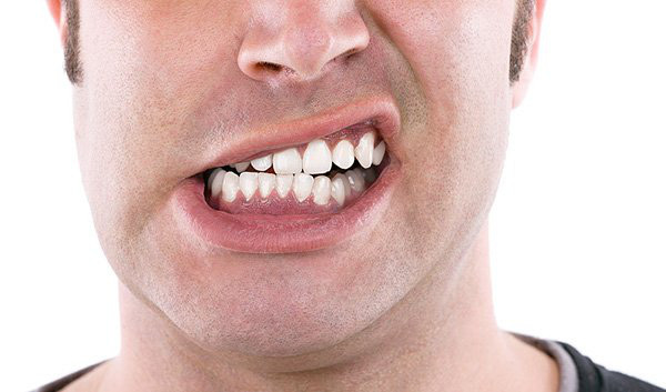 7 thói quen hủy hoại hàm răng mà nhiều người vẫn vô tư làm hằng ngày