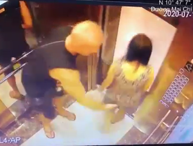 Vỗ mông phụ nữ trong thang máy, người đàn ông nước ngoài bị phạt 200 nghìn đồng