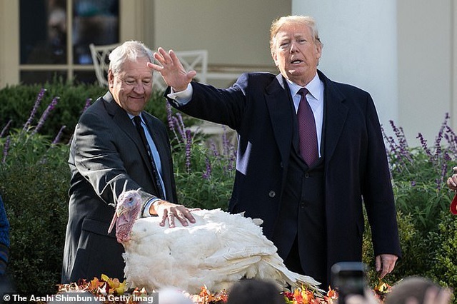 Câu nói 2 năm trước của ông Trump bất ngờ ‘hot’ trở lại trước lễ ân xá gà tây
