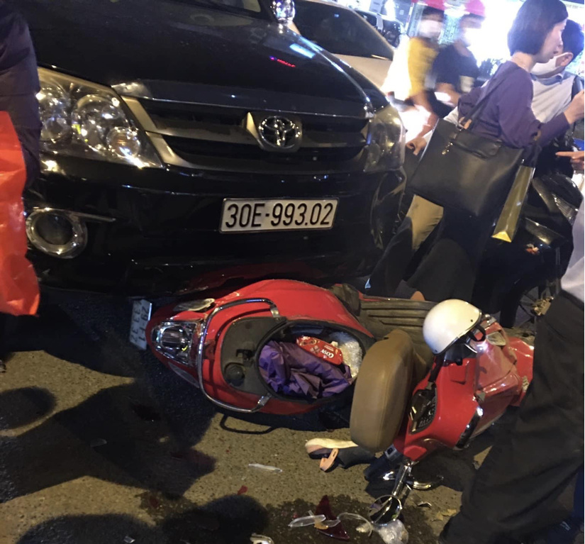 Fortuner tông liên hoàn hàng loạt ô tô, xe máy ở Hà Nội