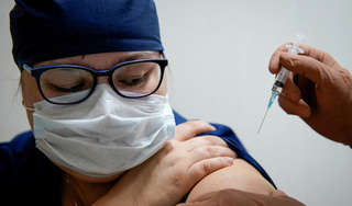Vắc xin Covid-19 của Nga giá chưa tới 10 USD và hiệu quả 95%