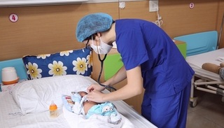 Bé sơ sinh suy hô hấp khi mới chào đời: Nguyên nhân và cách phòng tránh