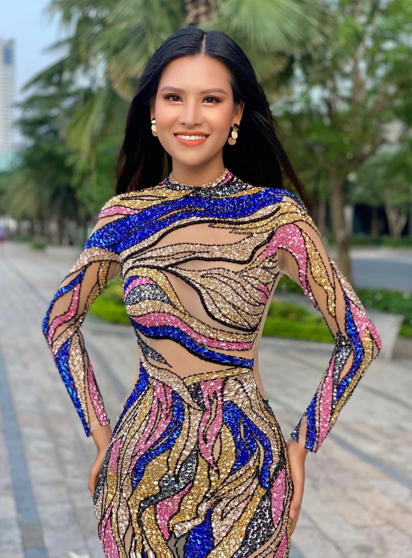 Chiếc váy gây tranh cãi của Thái Thị Hoa giành huy chương đồng trang phục dạ hội Miss Earth