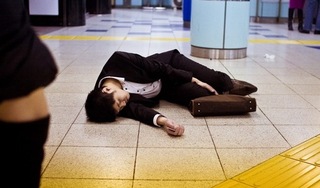 Nhật Bản: Hơn 700 nam giới tự sát chỉ trong một tháng, chuyện gì đang xảy ra?