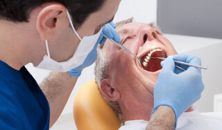 Tuyên Quang: Đi khám răng, cụ ông 70 tuổi rùng mình khi thấy hình ảnh sán lúc nhúc toàn thân