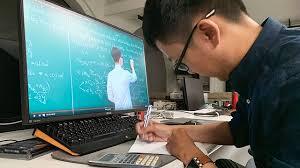 Sinh viên Đại học Nha Trang chuyển qua học trực tuyến vì mưa lũ