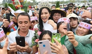 Làng quê Hậu Lộc vui như hội trong ngày đón Hoa hậu Đỗ Thị Hà trở về
