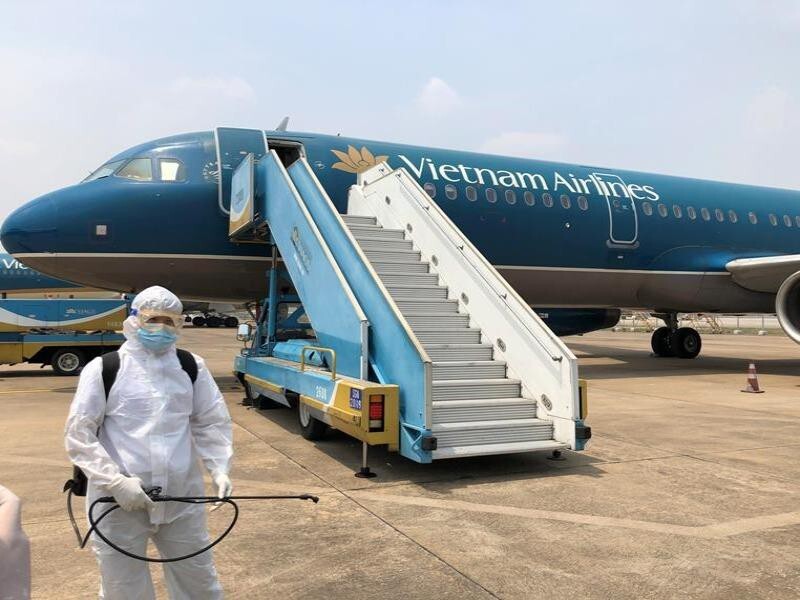 Tiếp viên Vietnam Airlines bị lăng mạ, đe dọa sau ca Covid-19 mới