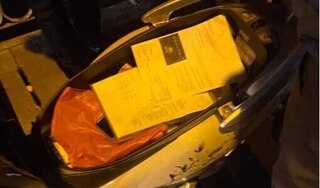 Để xe máy, người phụ nữ nhảy cầu Long Biên tự tử