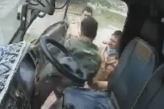 Bắc Giang: 3 CSGT đấm túi bụi tài xế vi phạm phải tường trình