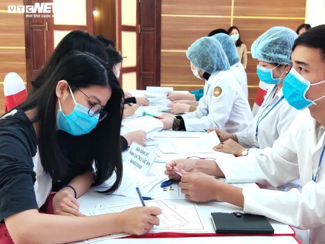 Người đầu tiên đăng ký thử nghiệm vaccine Covid-19 Việt Nam là ai