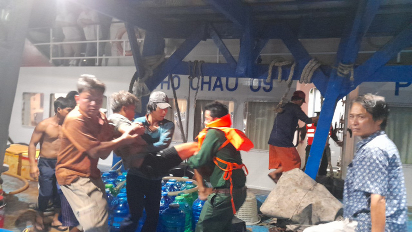 Kiên Giang: 4 ngư dân bị ngạt khí hầm cá lúc đang đánh bắt trên biển