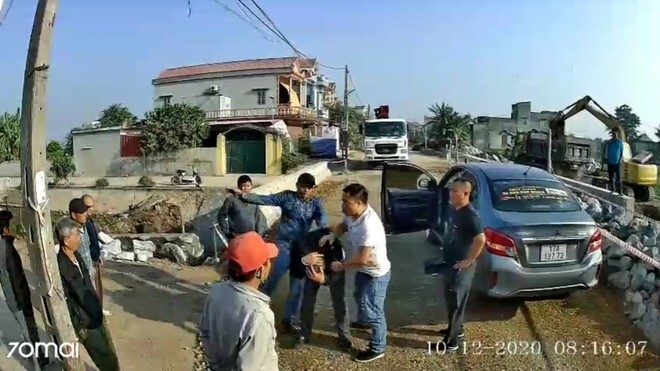 Chủ xe khách ở Thái Bình bị côn đồ chặn đường, đánh nhập viện