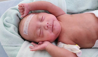 Hành trình 'hồi sinh' kỳ diệu của bé gái sinh non chỉ nặng 0,6 kg