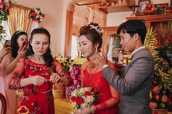 Dân mạng hoa mắt trước quà hồi môn khủng cô dâu Ninh Thuận nhận được trong ngày cưới