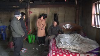 Con nhỏ tử vong vì bố mẹ đốt than sưởi ấm